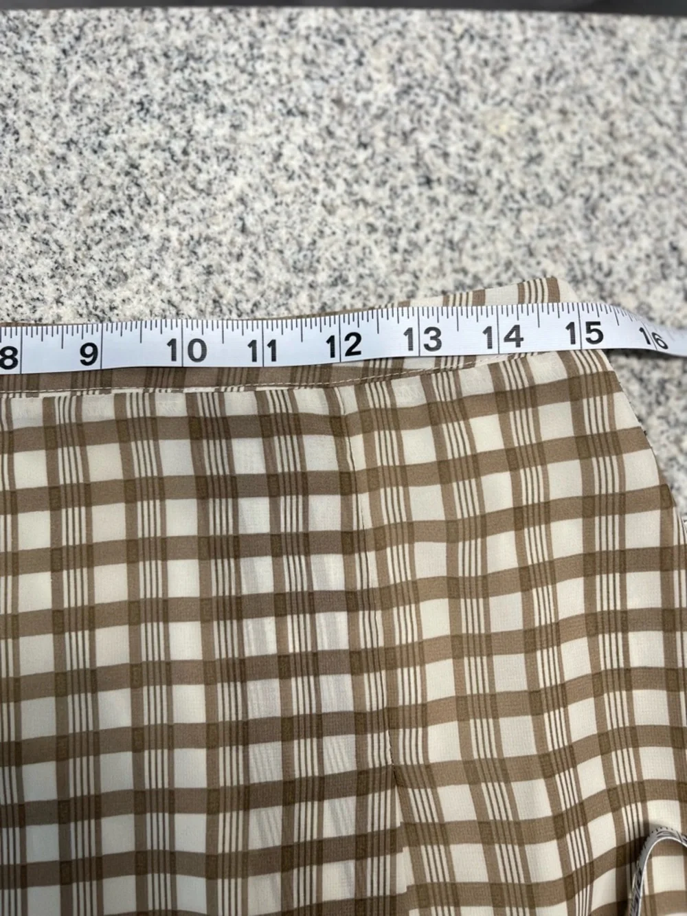 Le Lis Collection Women’s Pleated Mini Skirt Checkered Plaid  White/ Tan Size L
